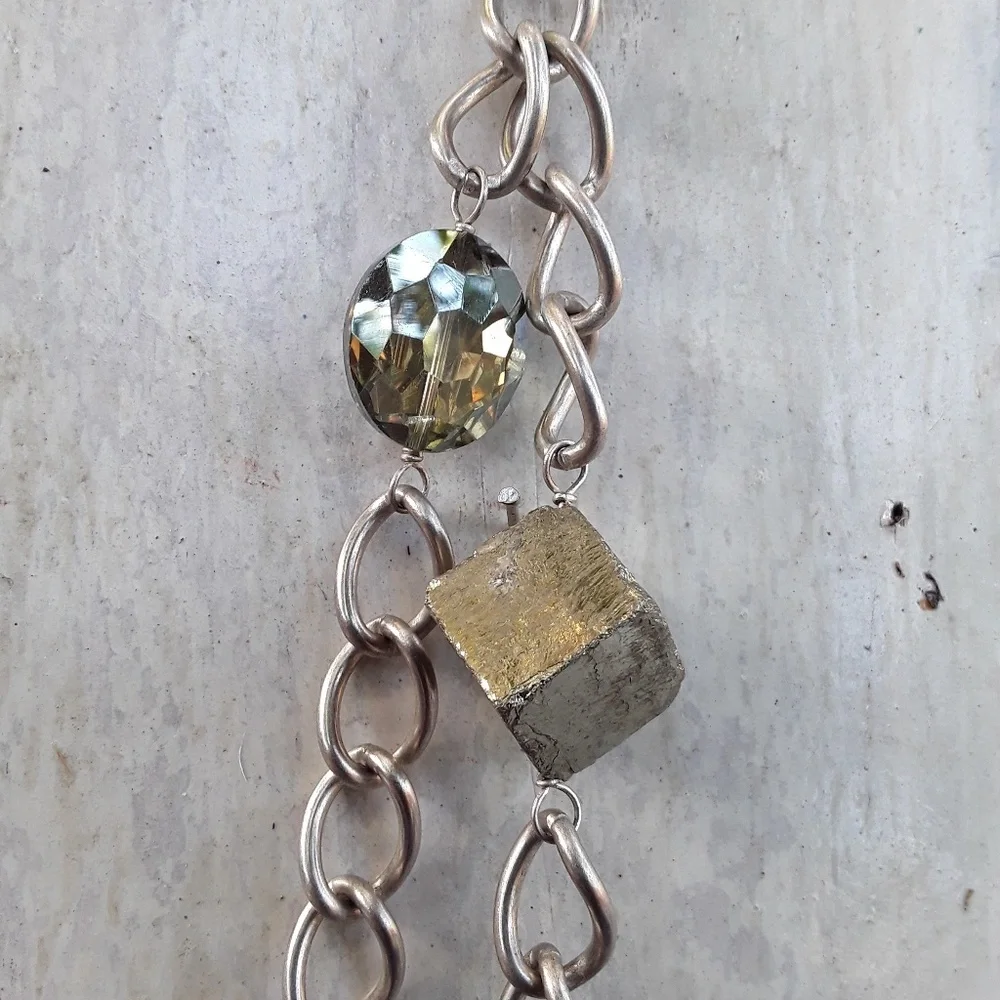 Pearl and crystal necklace - Picture 2 of 4